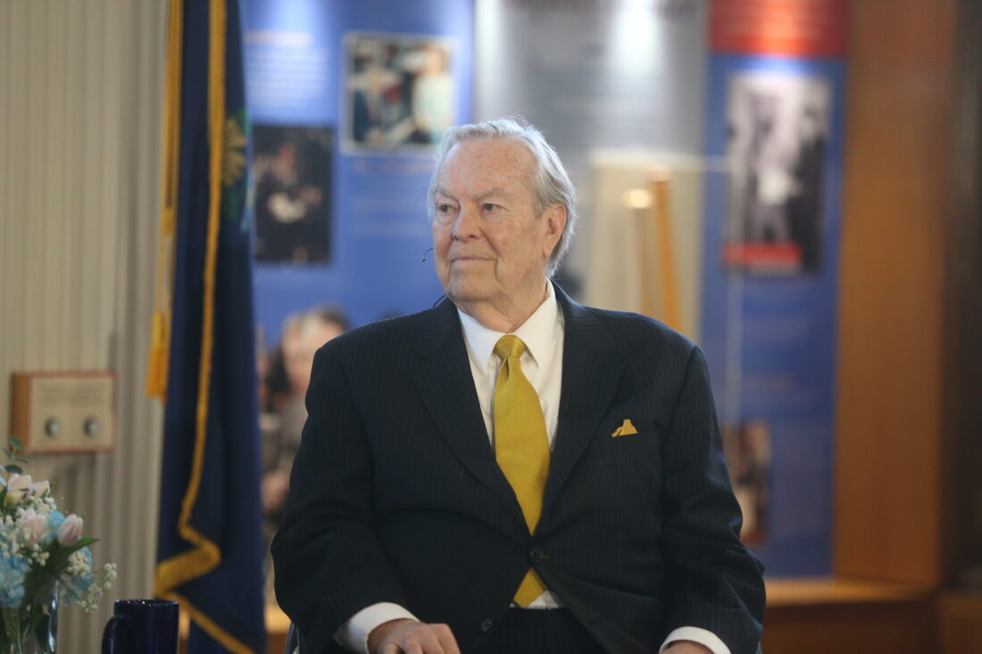 Famed anchor Bill Kurtis reflects on facts versus opinion, key moments